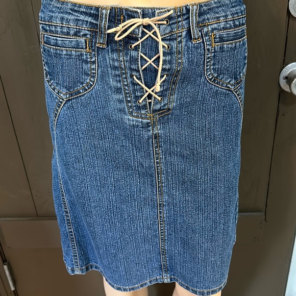 Vintage GASOLINE midi denim skirt NWOT condition! Exposed front lacing/pockets❤️ - Picture 1 of 3